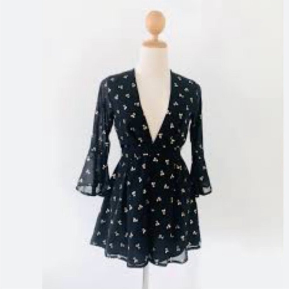 RUMOR BLACK PLAYSUIT CREPE LONG SLEEVE CHERRY WOMENS SMALL - Picture 3 of 12